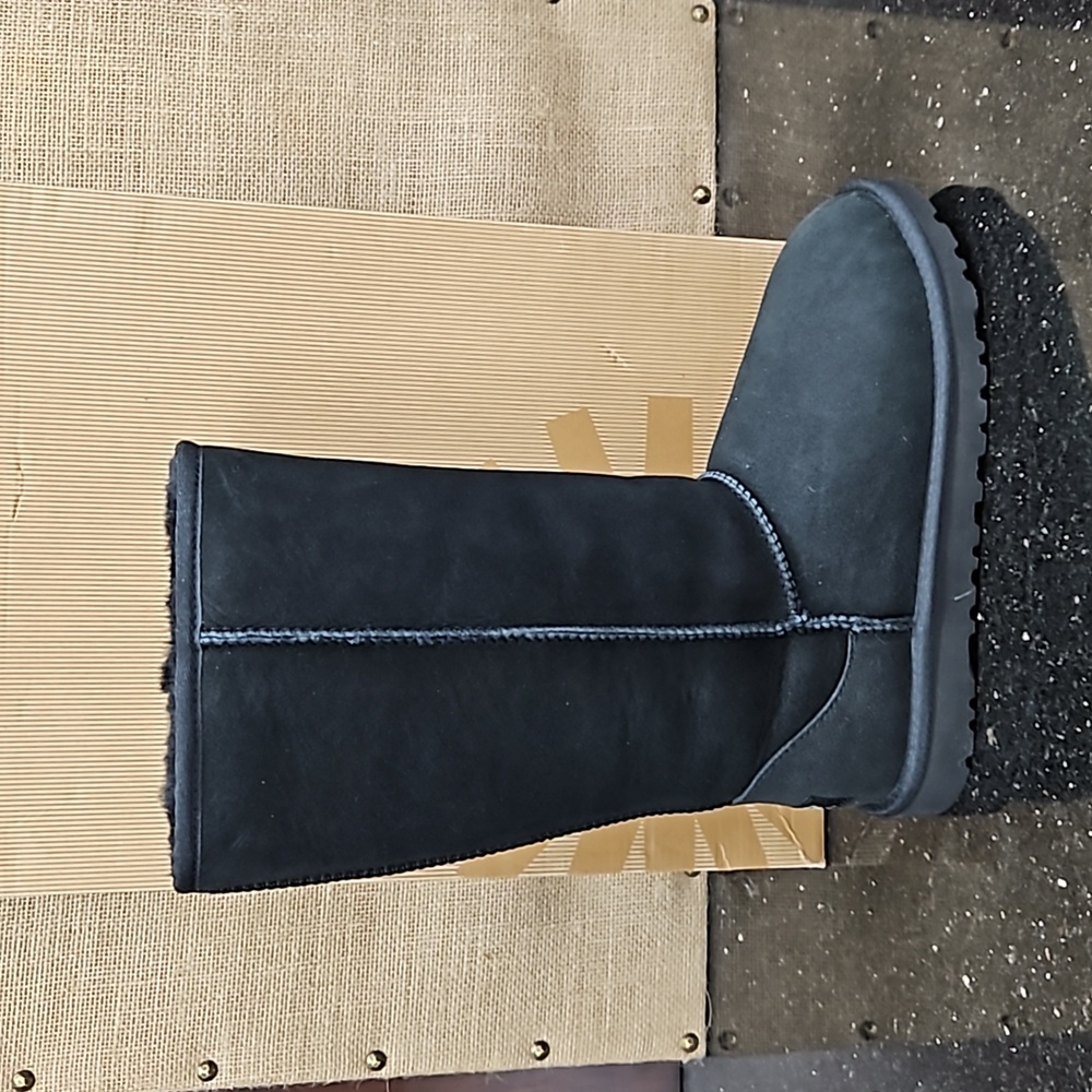 NEW UGG KIDS CLASSIC TALL BLACK